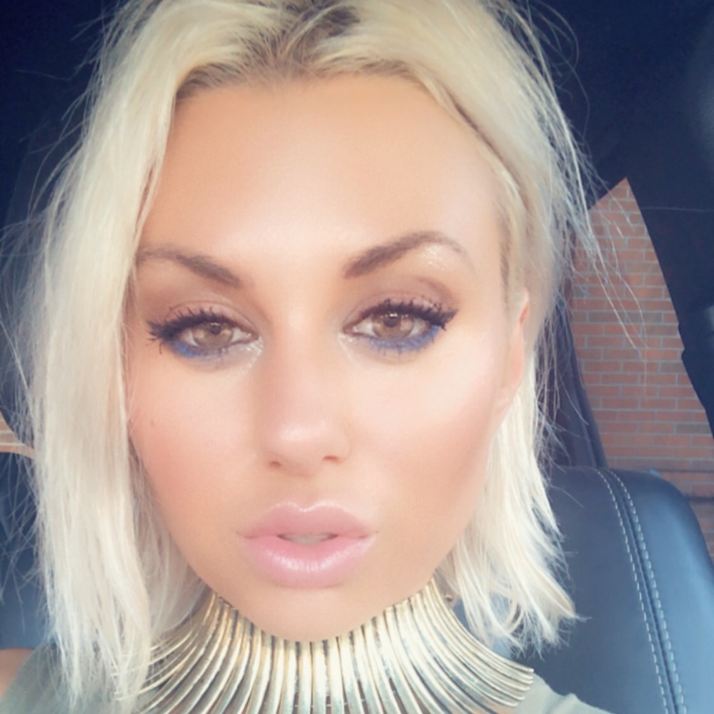 Meet your Posher, Dominique